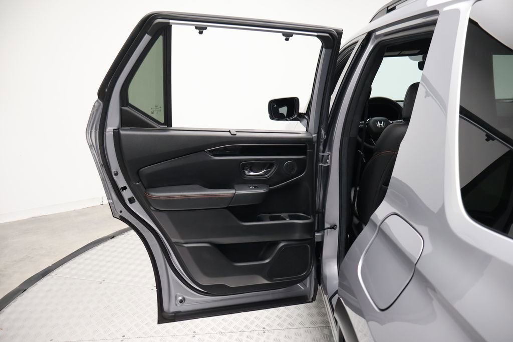 Used 2025 Honda Pilot TrailSport image 21