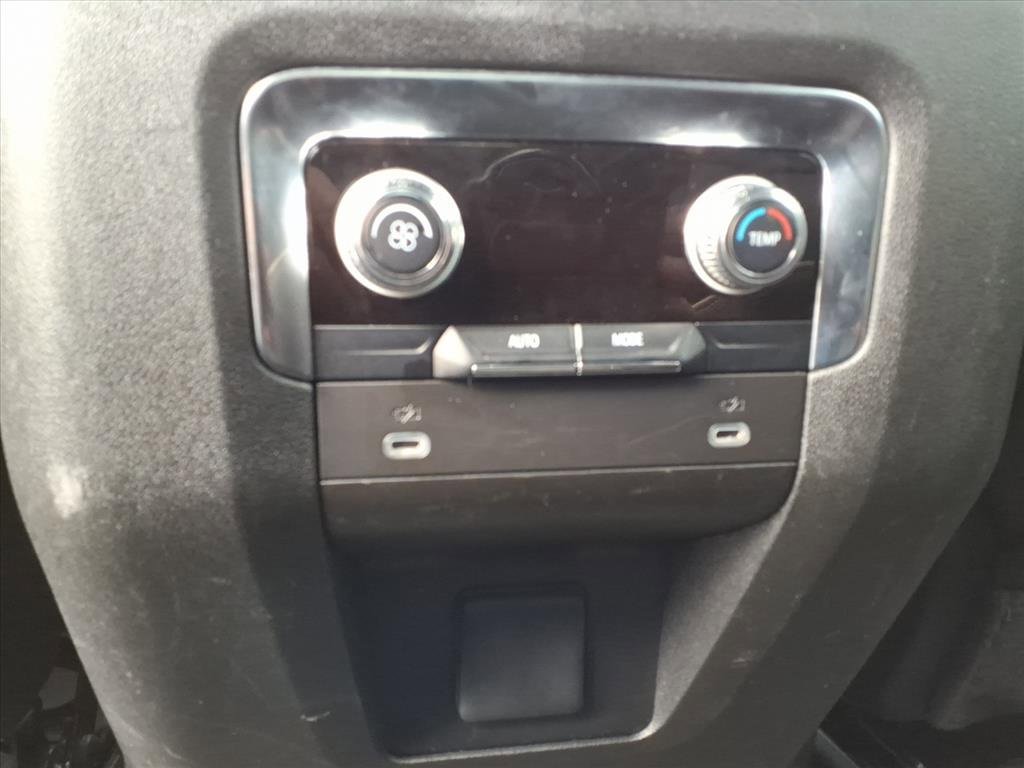 Used 2024 GMC Yukon SLT image 8