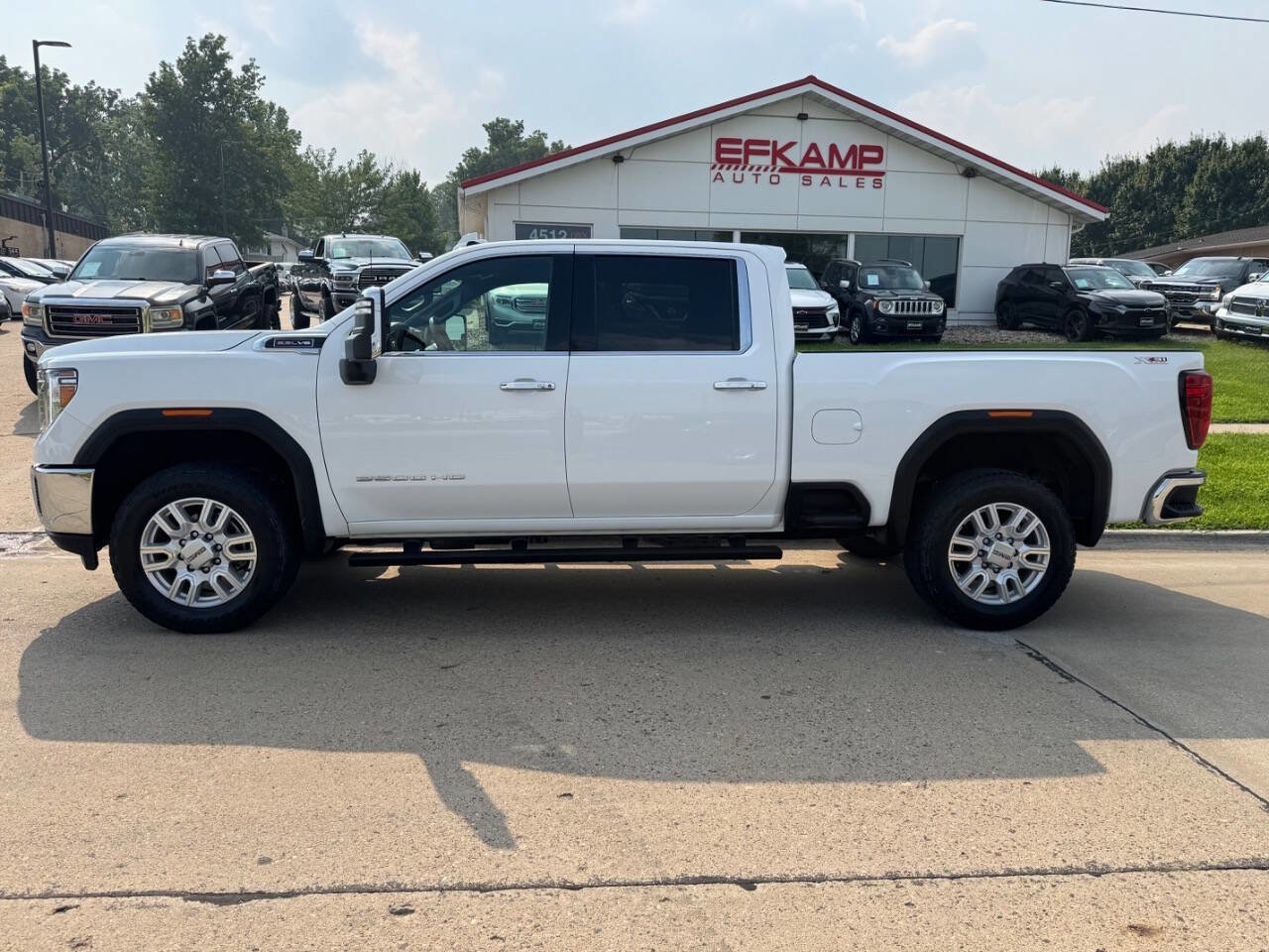 Used 2022 GMC Sierra 2500 SLT w/ SLT Convenience Package image 2