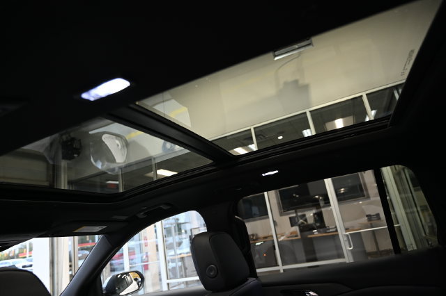 New 2027 Chevrolet Traverse LT w/ LPO, Floor Liner Package FWD image 21