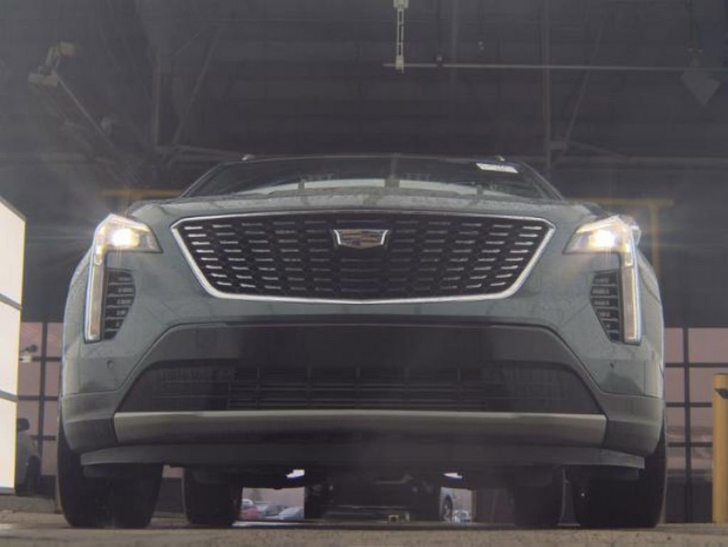 Used 2021 Cadillac XT4 Premium Luxury w/ Cold Weather Package AWD/4WD image 3