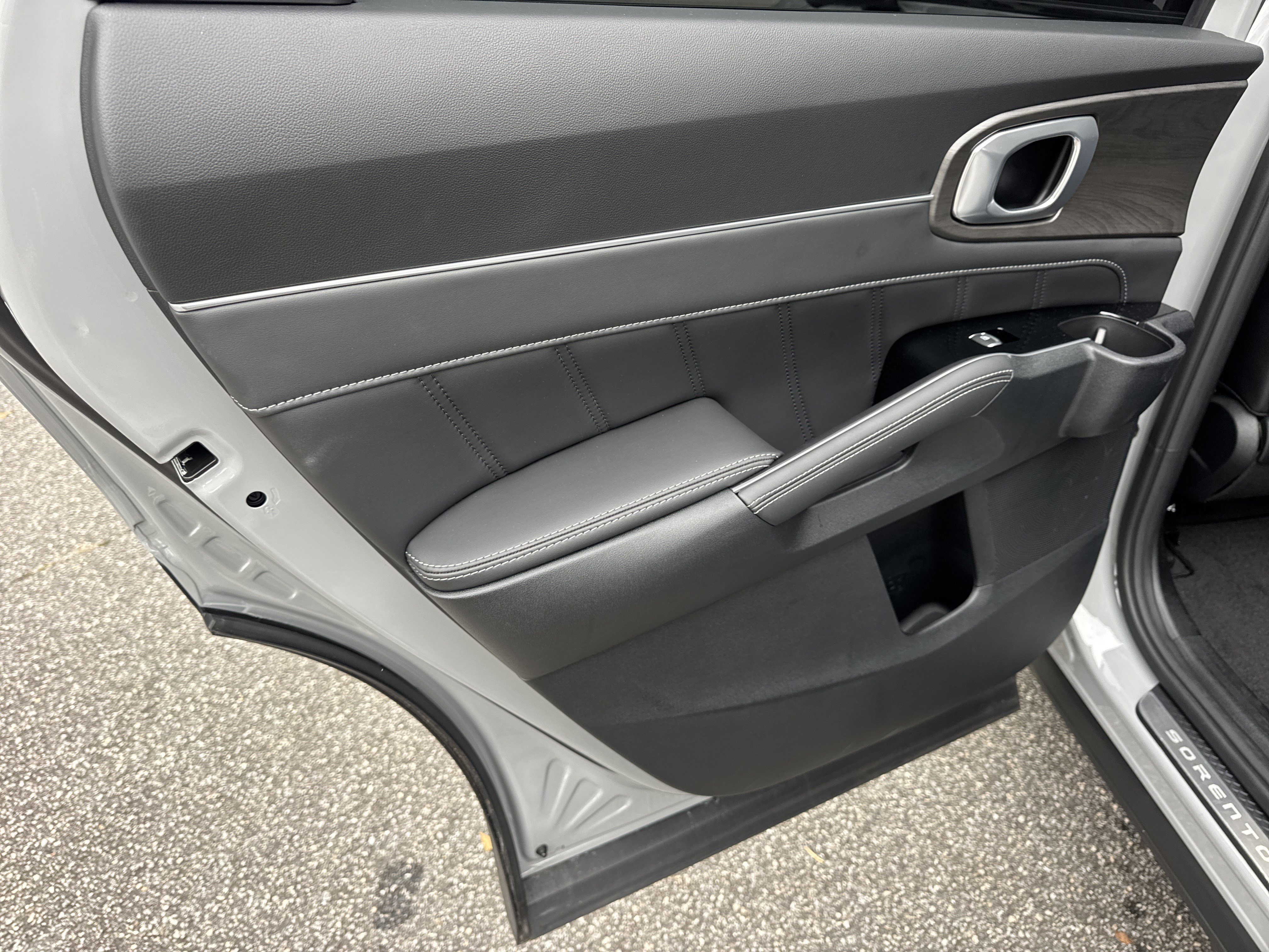 Certified 2025 Kia Sorento SX image 21