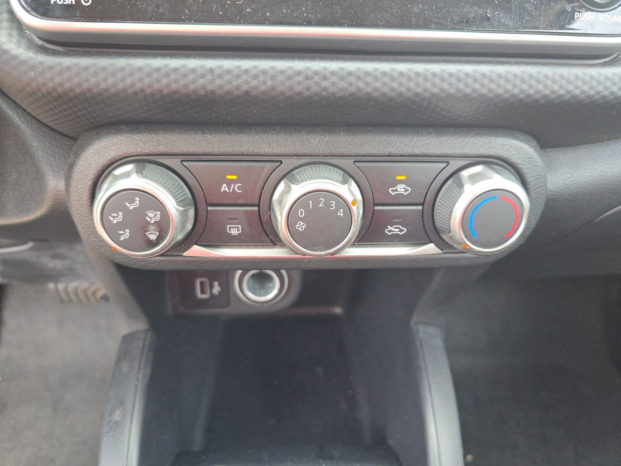 Used 2024 Nissan Kicks SV image 17