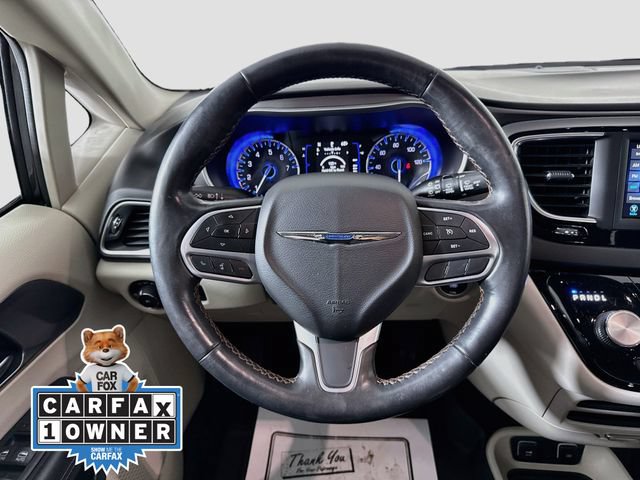 Used 2020 Chrysler Pacifica Touring w/ Cold Weather Group FWD image 11
