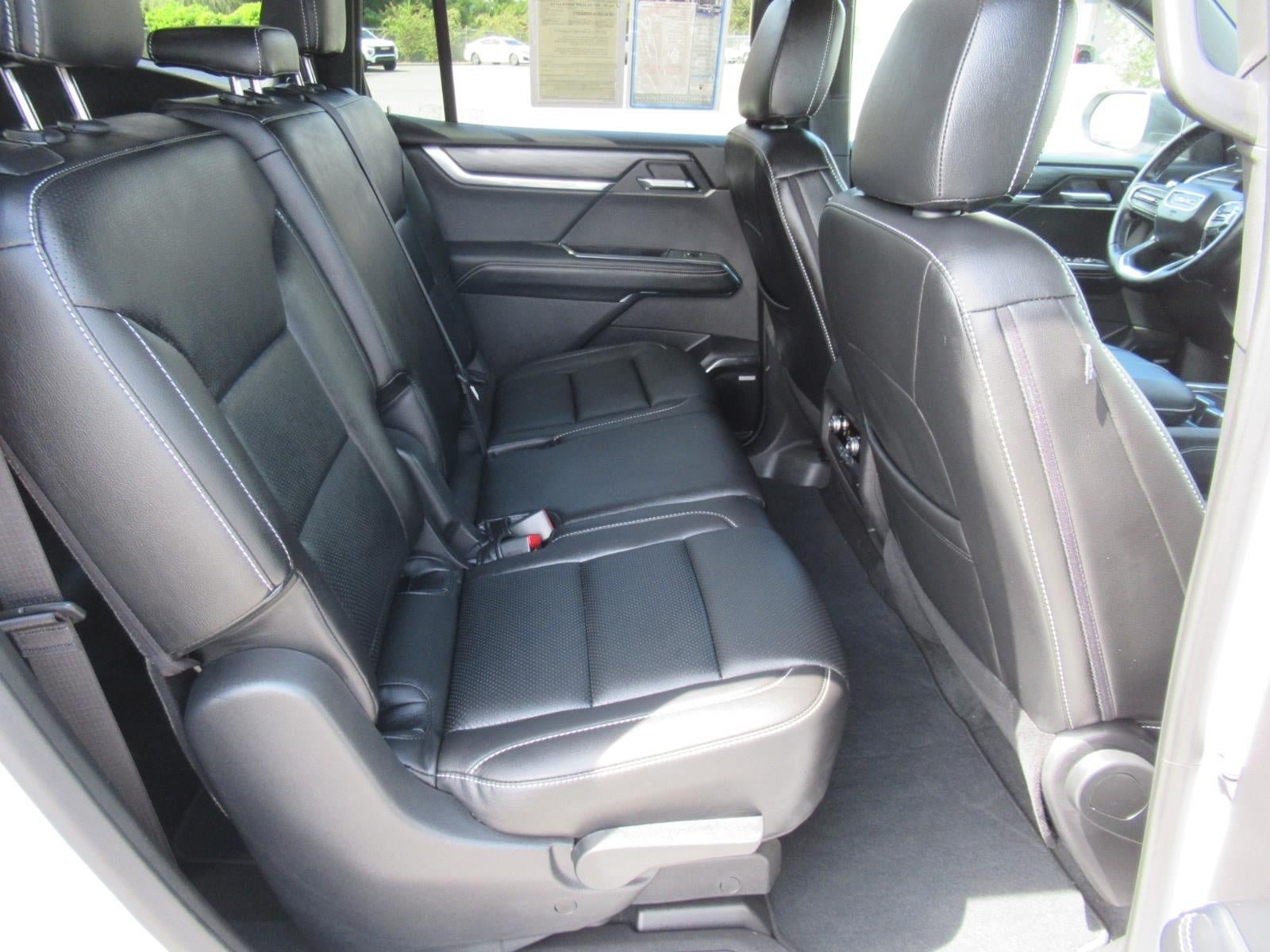 Used 2025 GMC Acadia Elevation FWD image 32