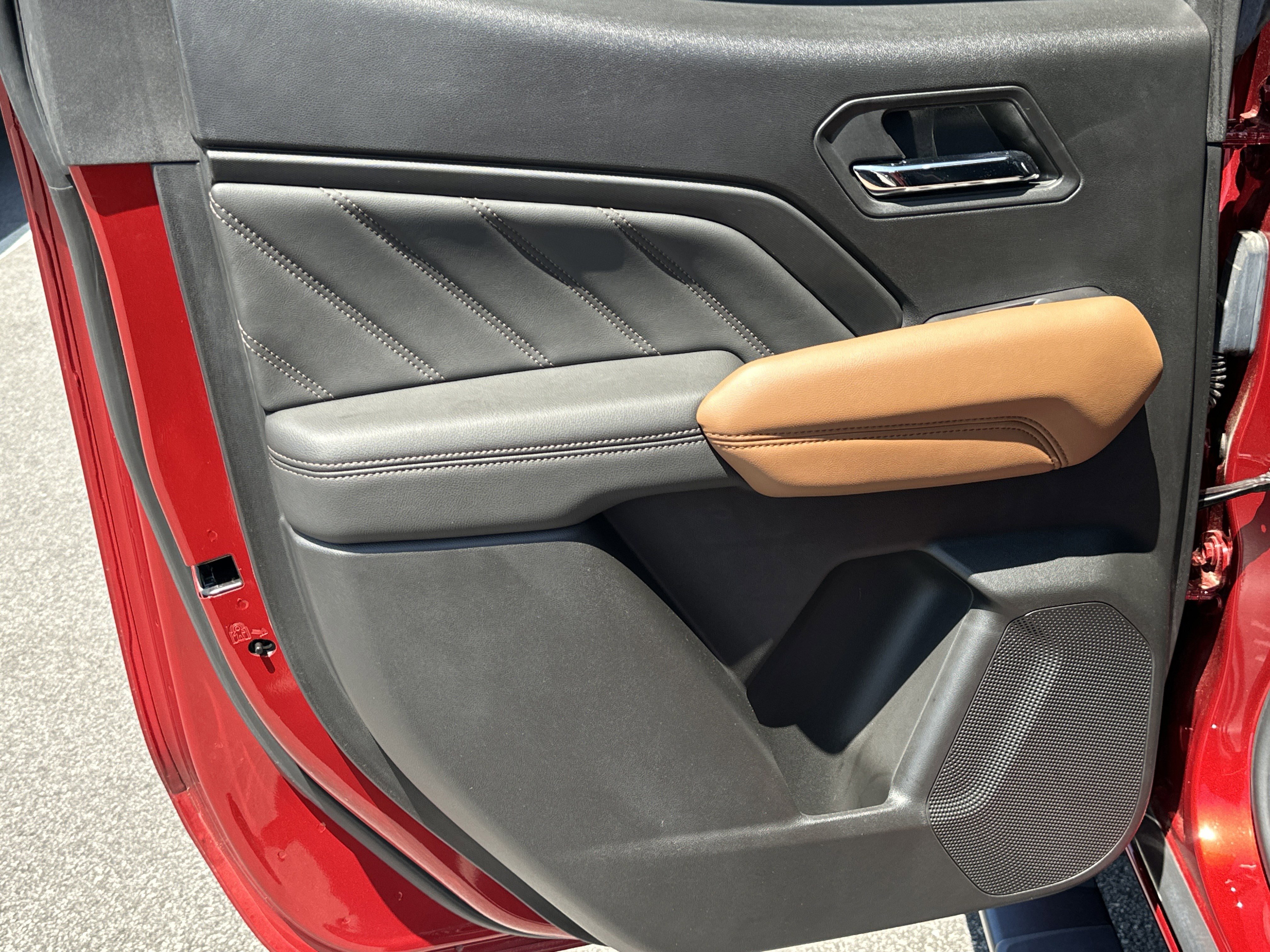 Certified 2023 GMC Canyon AT4 w/ AT4 Premium Package AWD/4WD image 22