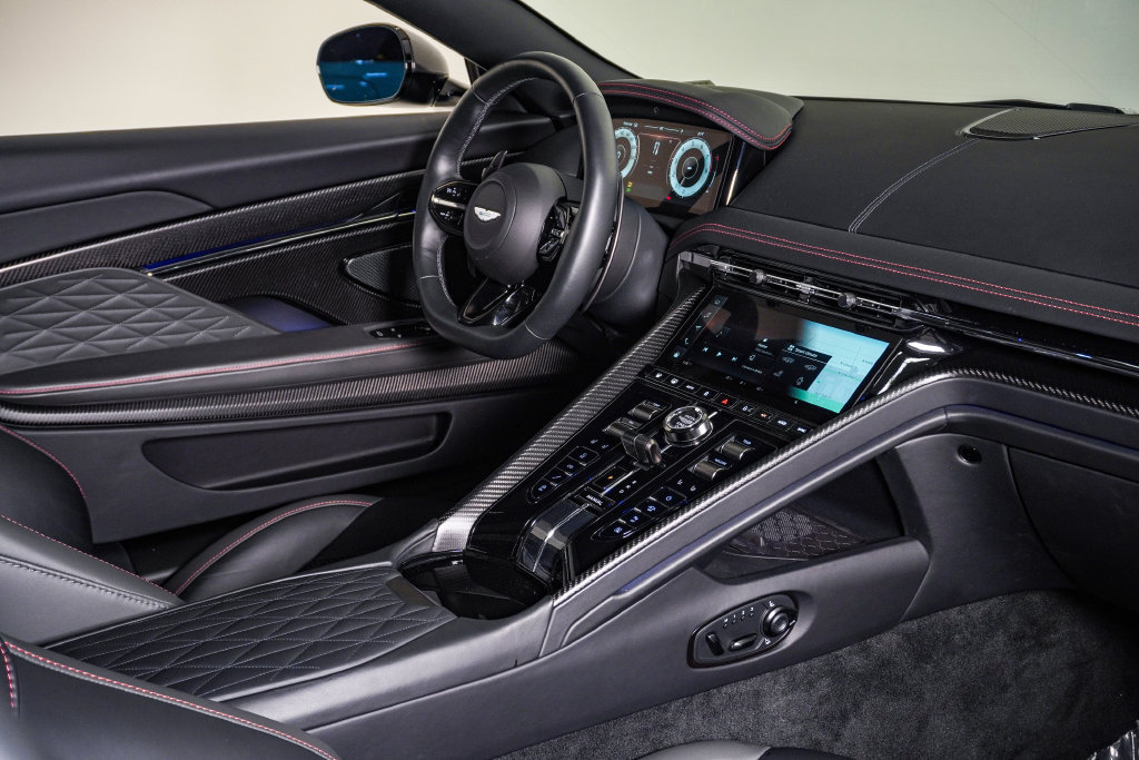 Used 2025 Aston Martin DB12 Coupe RWD image 16