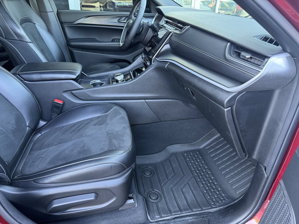 Used 2024 Jeep Grand Cherokee L Altitude AWD/4WD image 32