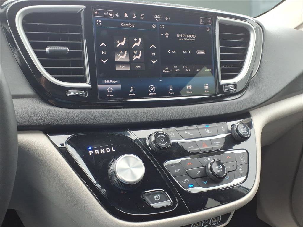 Used 2024 Chrysler Pacifica Touring-L image 19