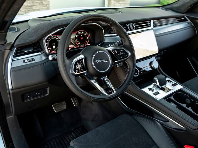 New 2026 Jaguar F-PACE SVR image 15