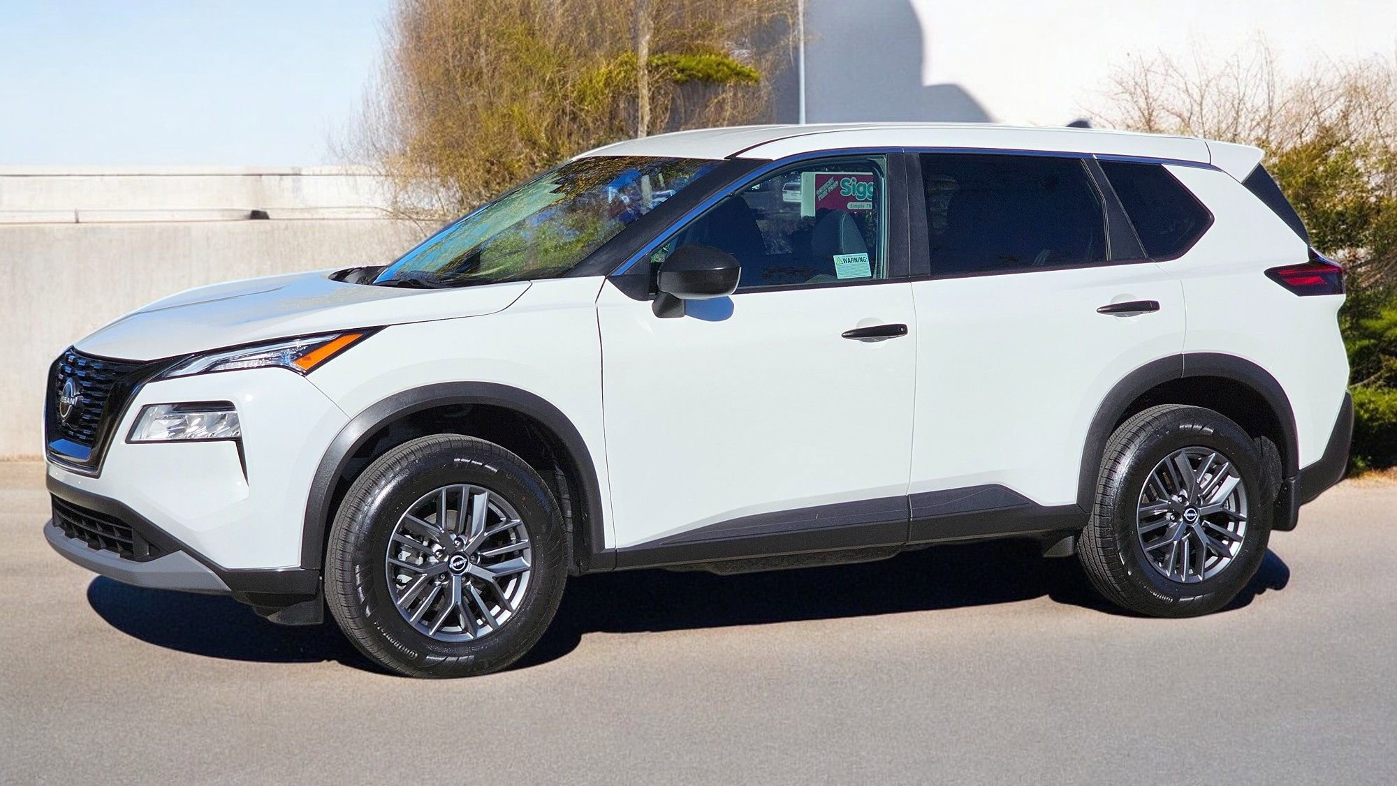 Used 2023 Nissan Rogue S FWD image 9