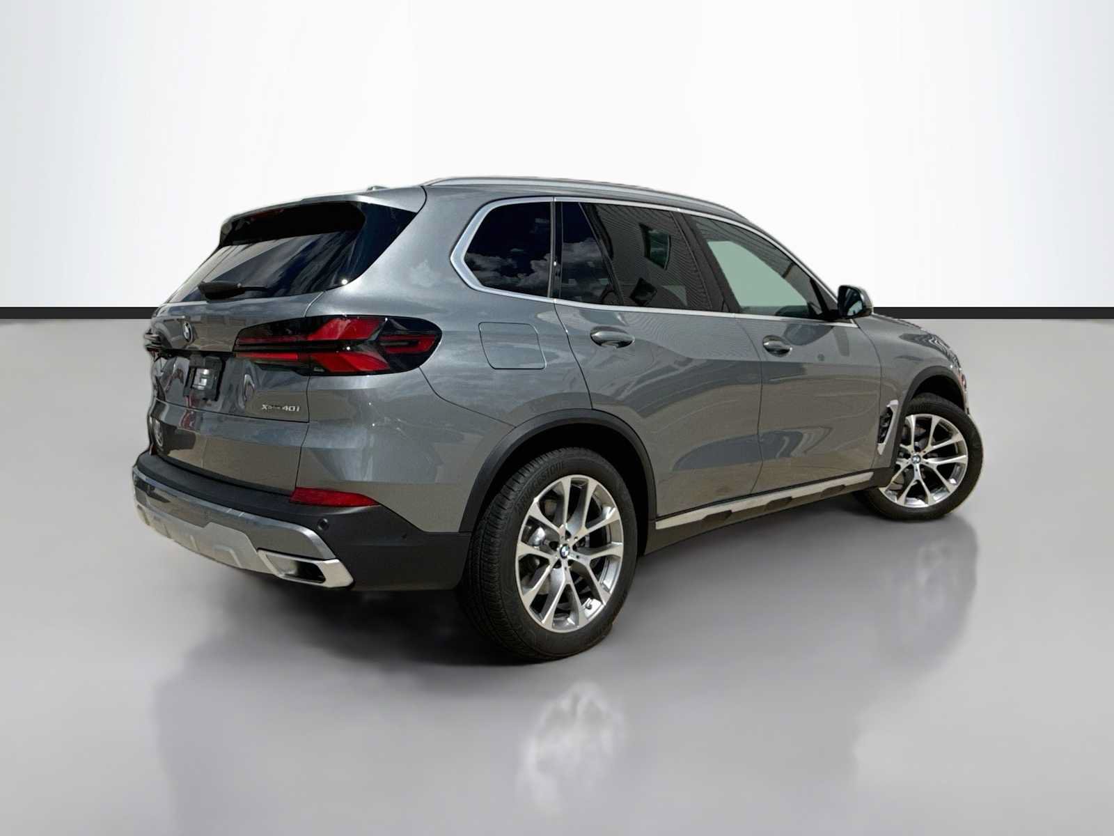Used 2026 BMW X5 xDrive40i w/ Climate Comfort Package AWD/4WD image 3