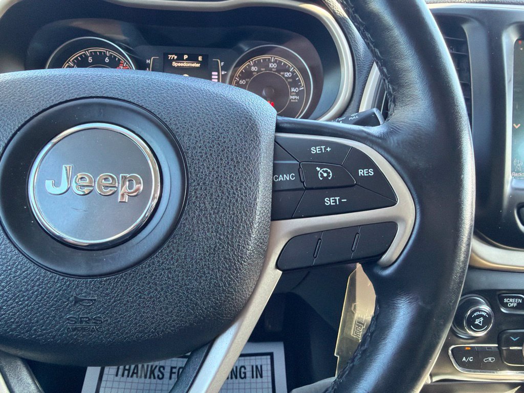 Used 2016 Jeep Cherokee Latitude w/ Cold Weather Group AWD/4WD image 24