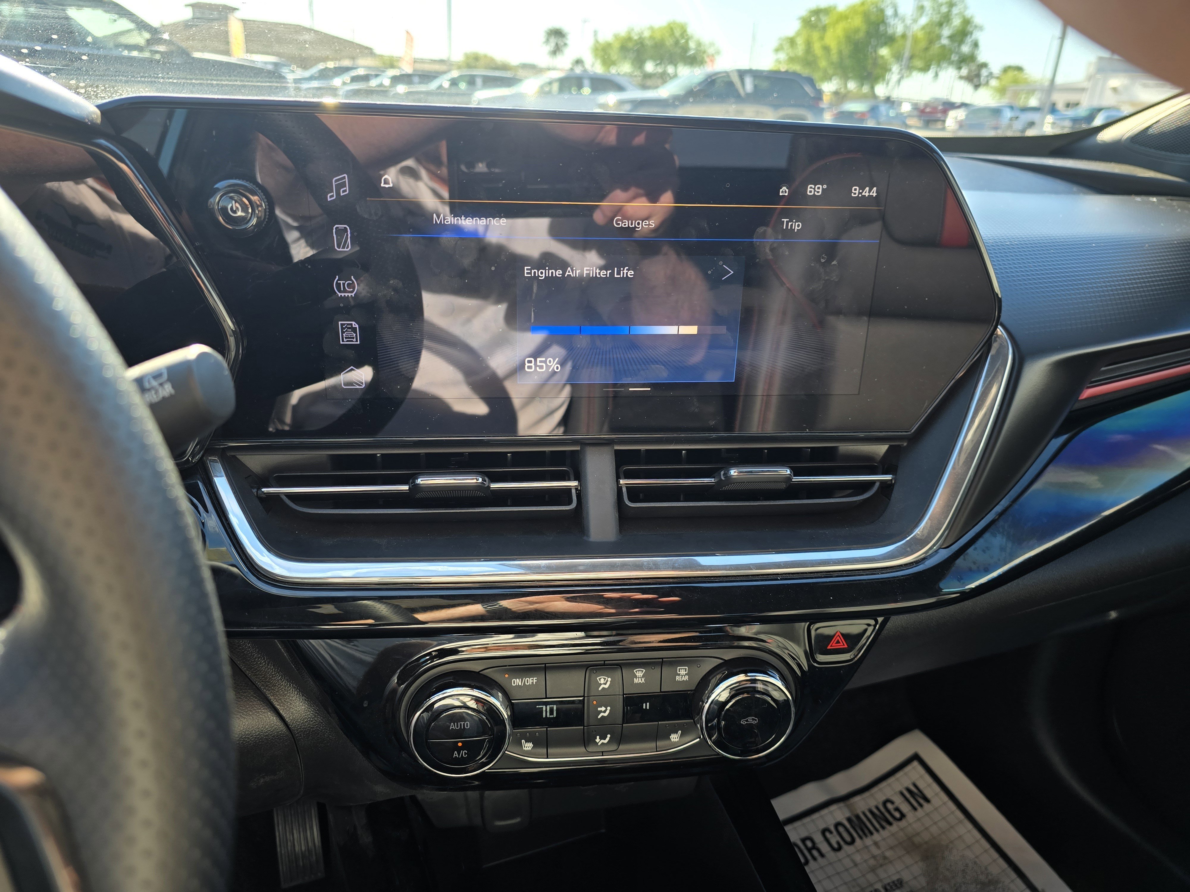 Used 2025 Chevrolet Trax RS w/ Driver Confidence Package image 14