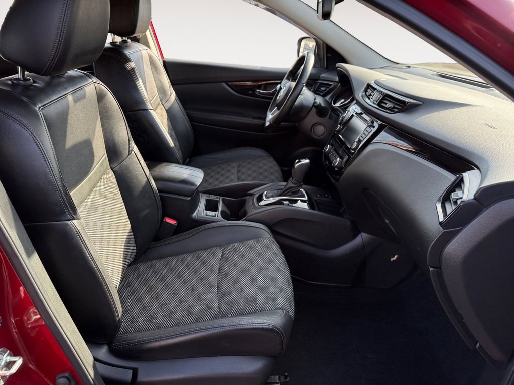 Used 2022 Nissan Rogue Sport SV w/ Technology Package image 15