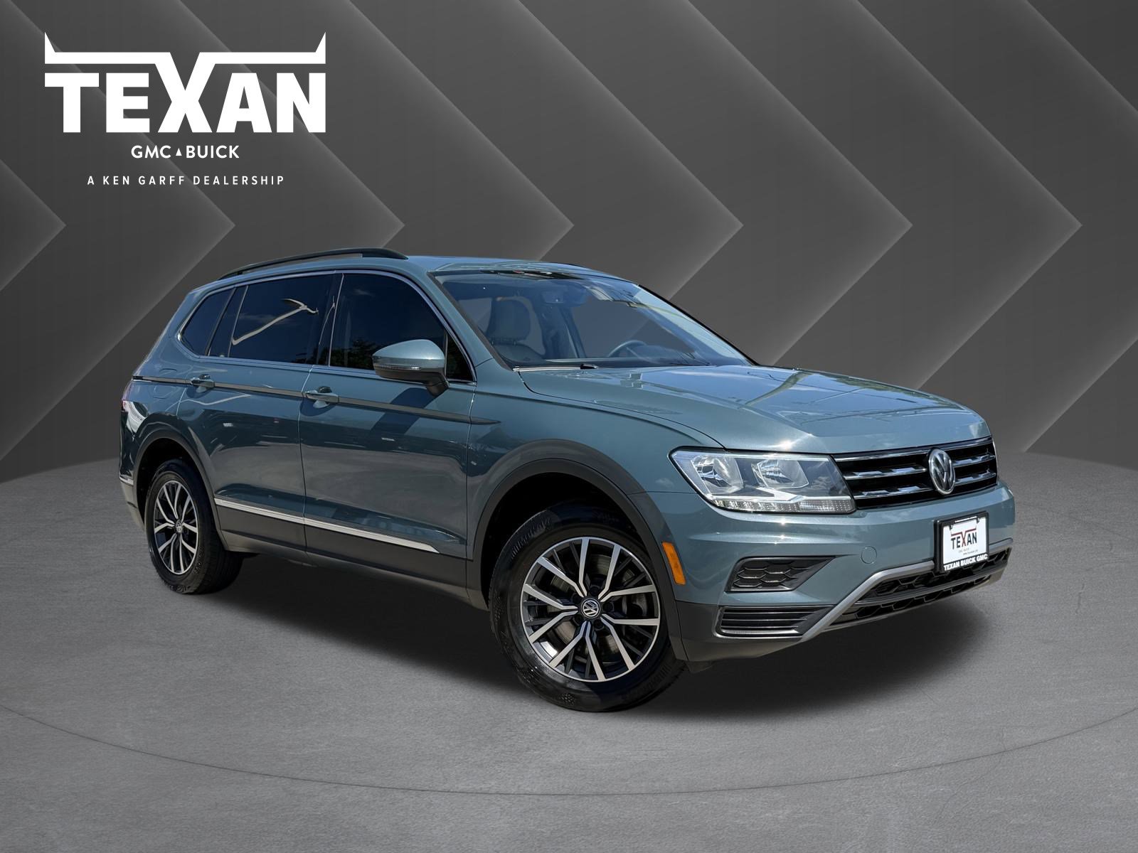 Used 2020 Volkswagen Tiguan SE w/ Panoramic Sunroof Package
