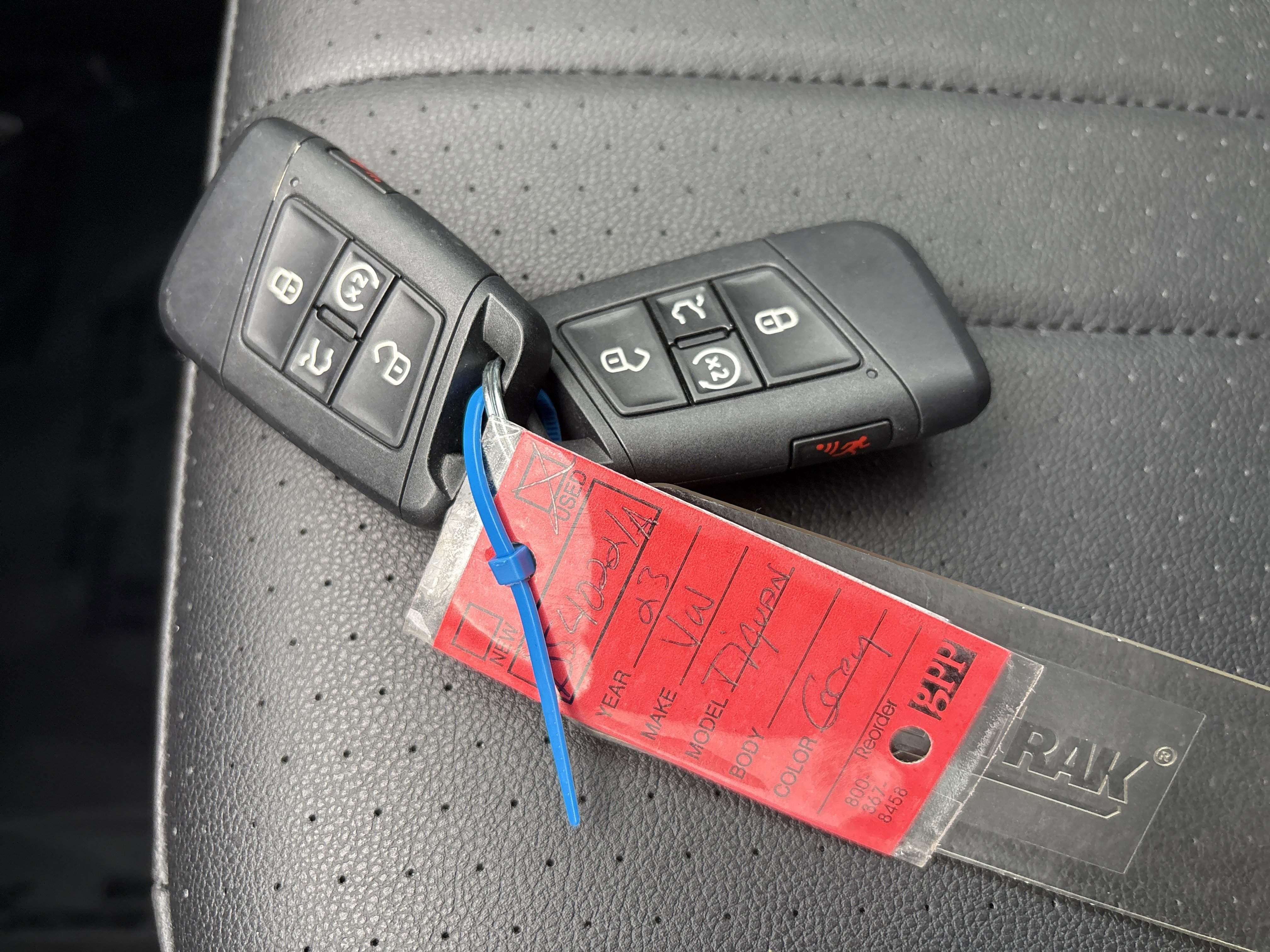 Used 2023 Volkswagen Tiguan SE R-Line image 37