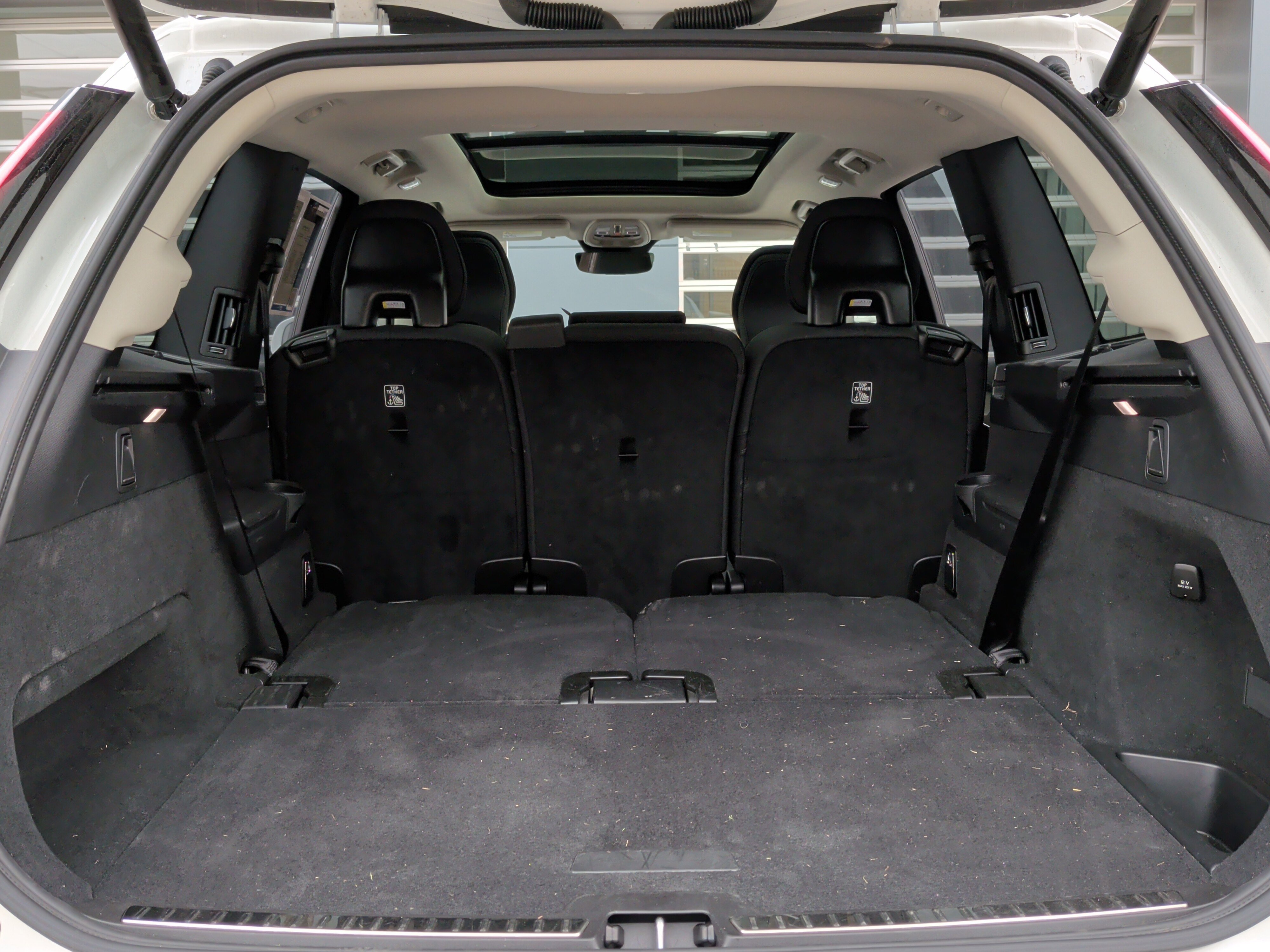 Used 2025 Volvo XC90 B6 Plus image 32