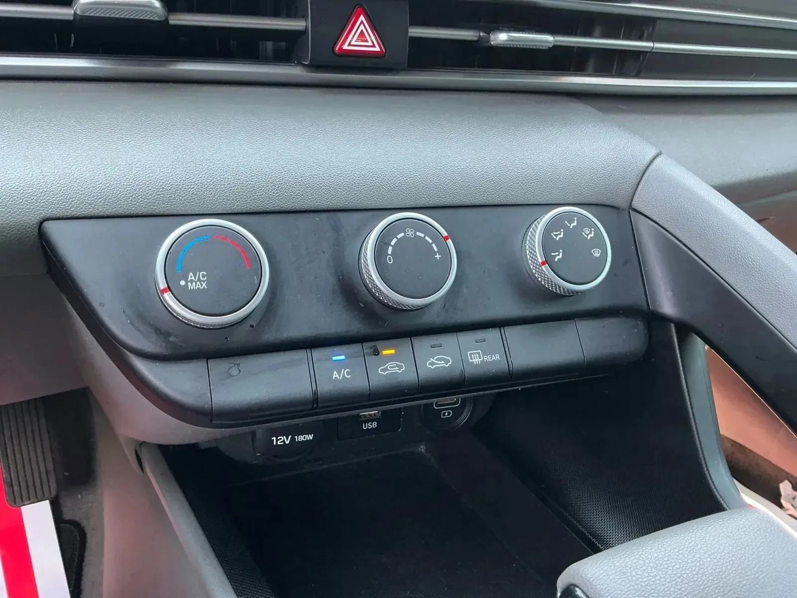 Used 2022 Hyundai Elantra SE image 27