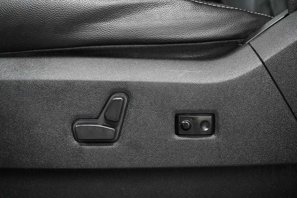 Used 2019 Dodge Grand Caravan SXT FWD image 12