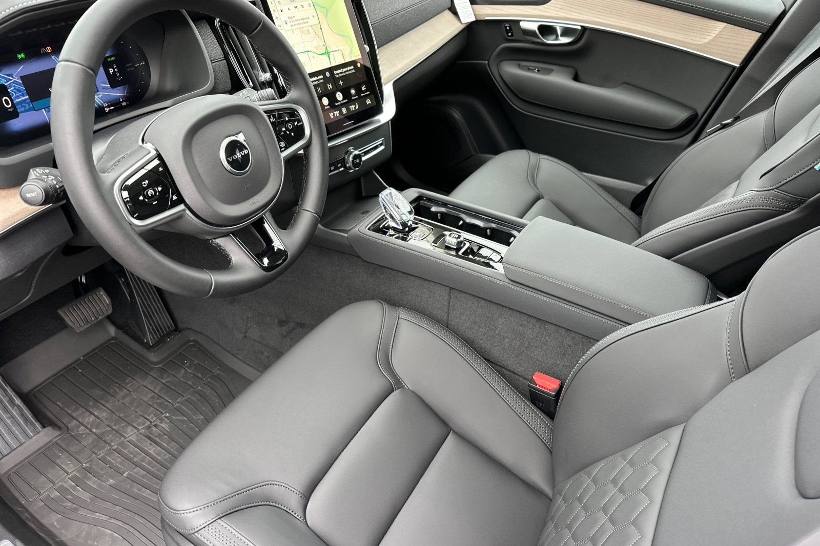 New 2026 Volvo XC90 T8 Plus w/ Protection Package AWD/4WD image 9