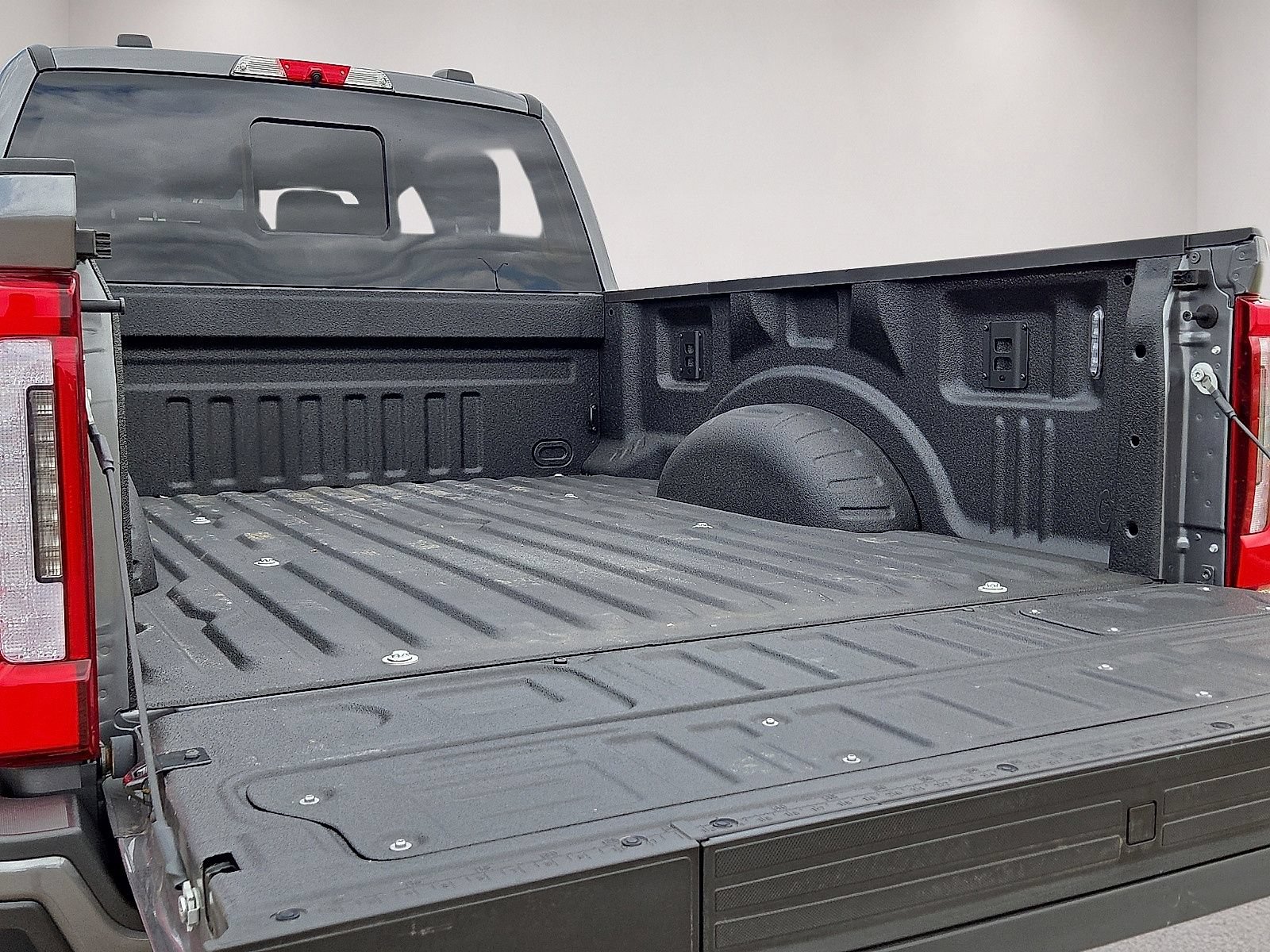 Used 2025 Ford F250 Platinum w/ Tremor Off-Road Package AWD/4WD image 15