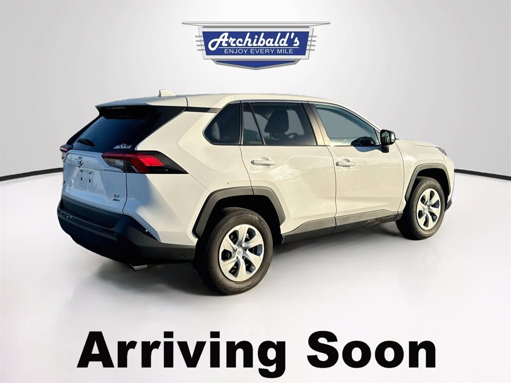 Used 2022 Toyota RAV4 LE AWD/4WD image 5