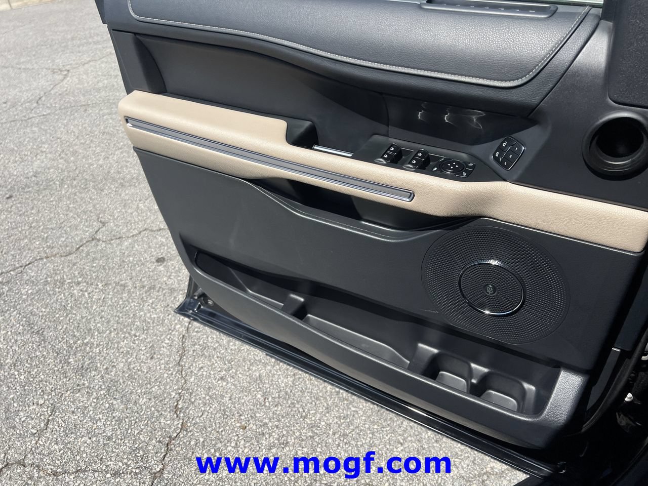Used 2024 Ford Expedition Limited AWD/4WD image 18