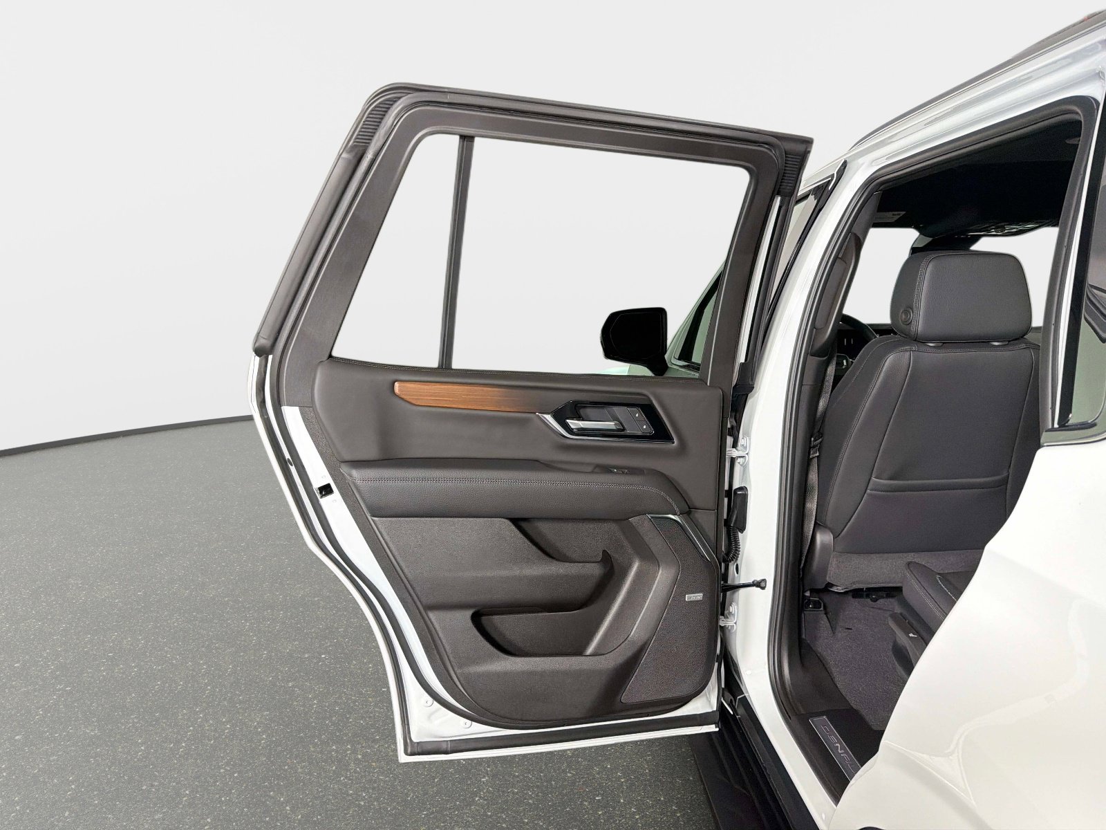 Used 2026 GMC Yukon Denali image 32