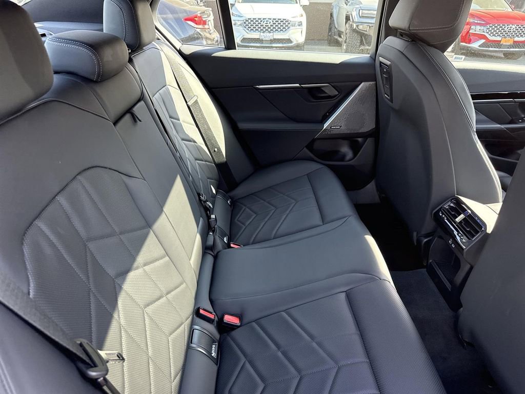 Used 2025 BMW 530i xDrive w/ Premium Package image 27