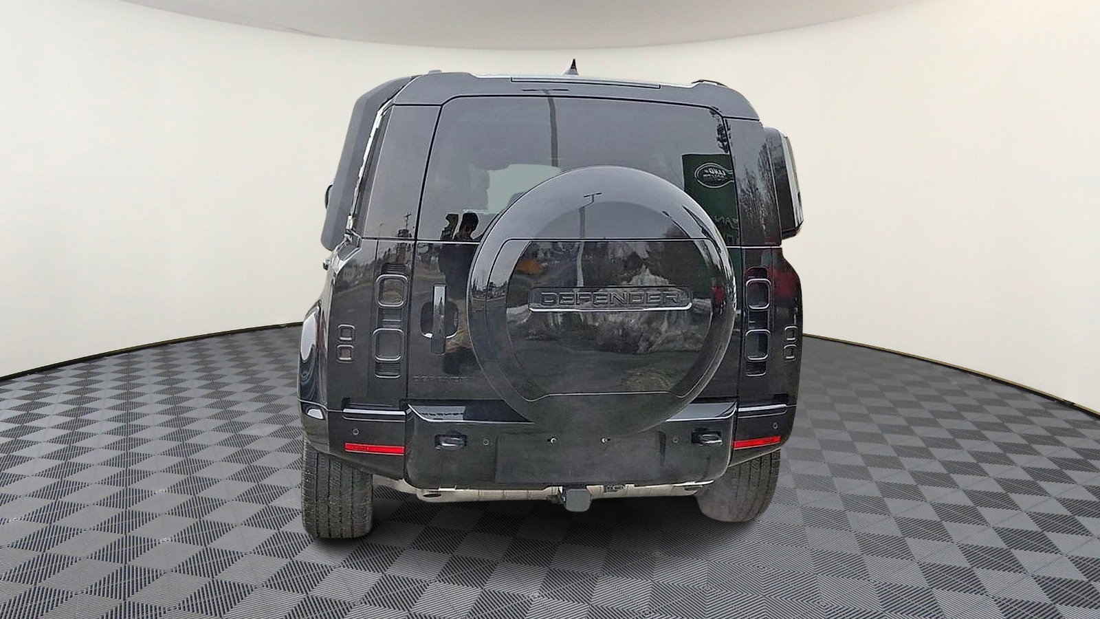 Certified 2025 Land Rover Defender 110 X-Dynamic SE image 7