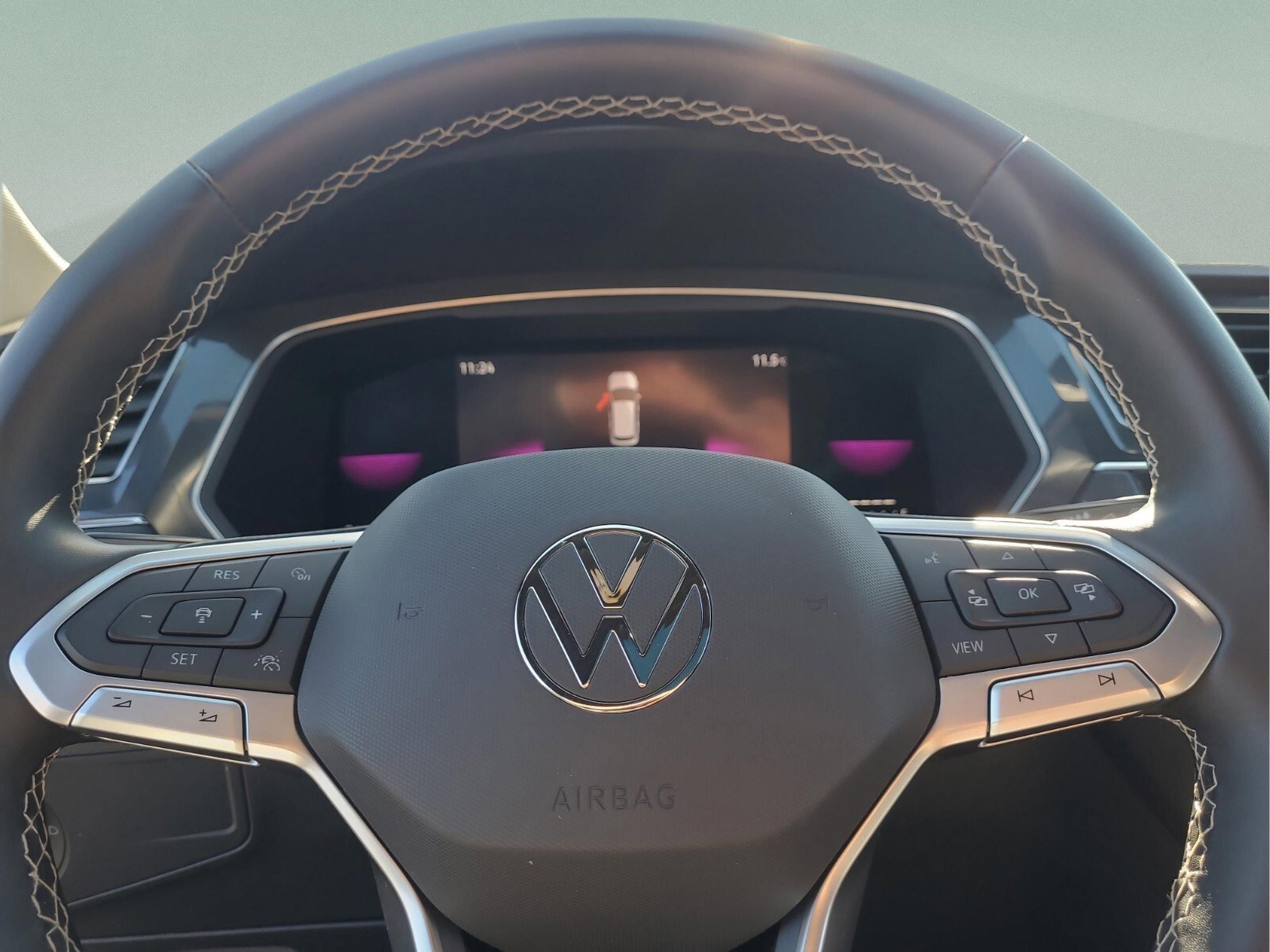 Used 2023 Volkswagen Tiguan SE R-Line image 20