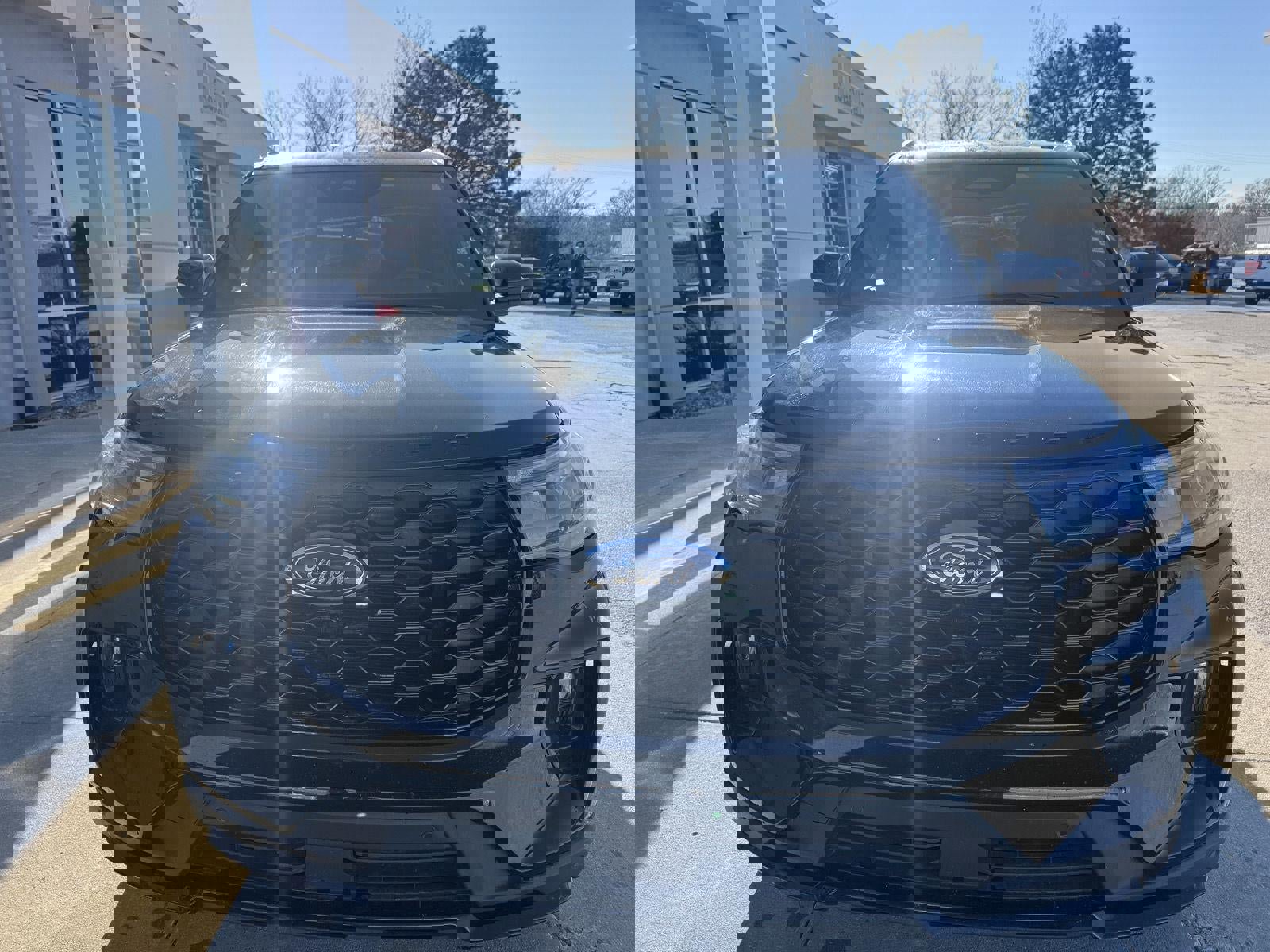 Used 2025 Ford Explorer ST-Line w/ ST-Line Street Pack image 4