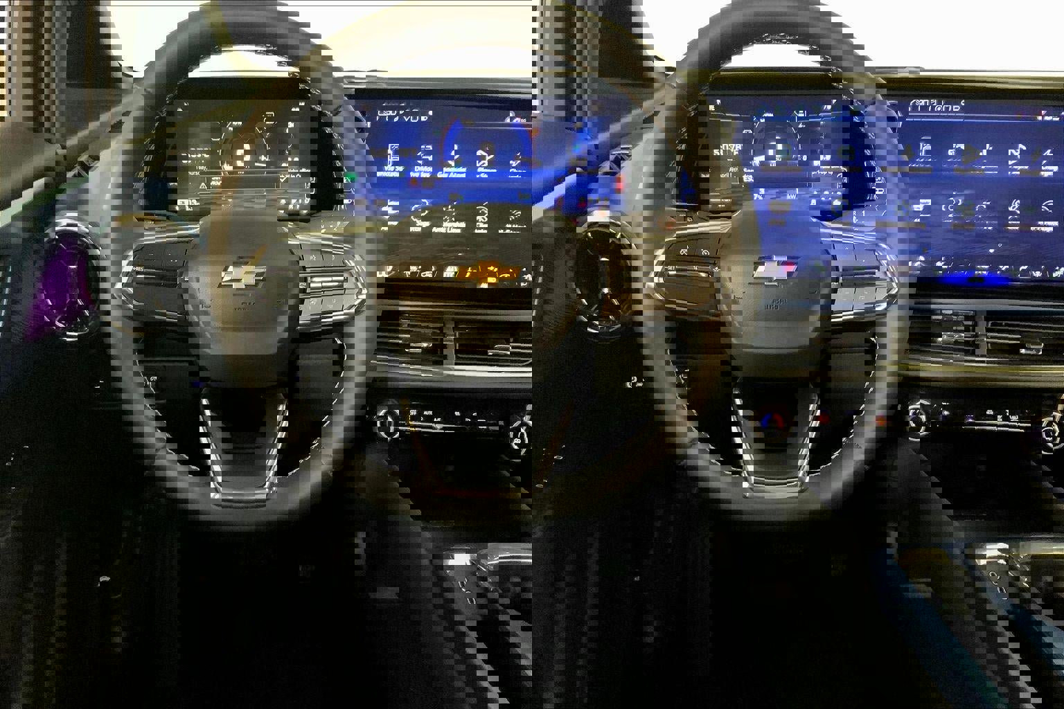 Used 2025 Chevrolet Equinox EV LT w/ Convenience Package FWD image 5