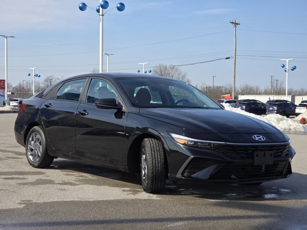 Used 2025 Hyundai Elantra Blue image 14