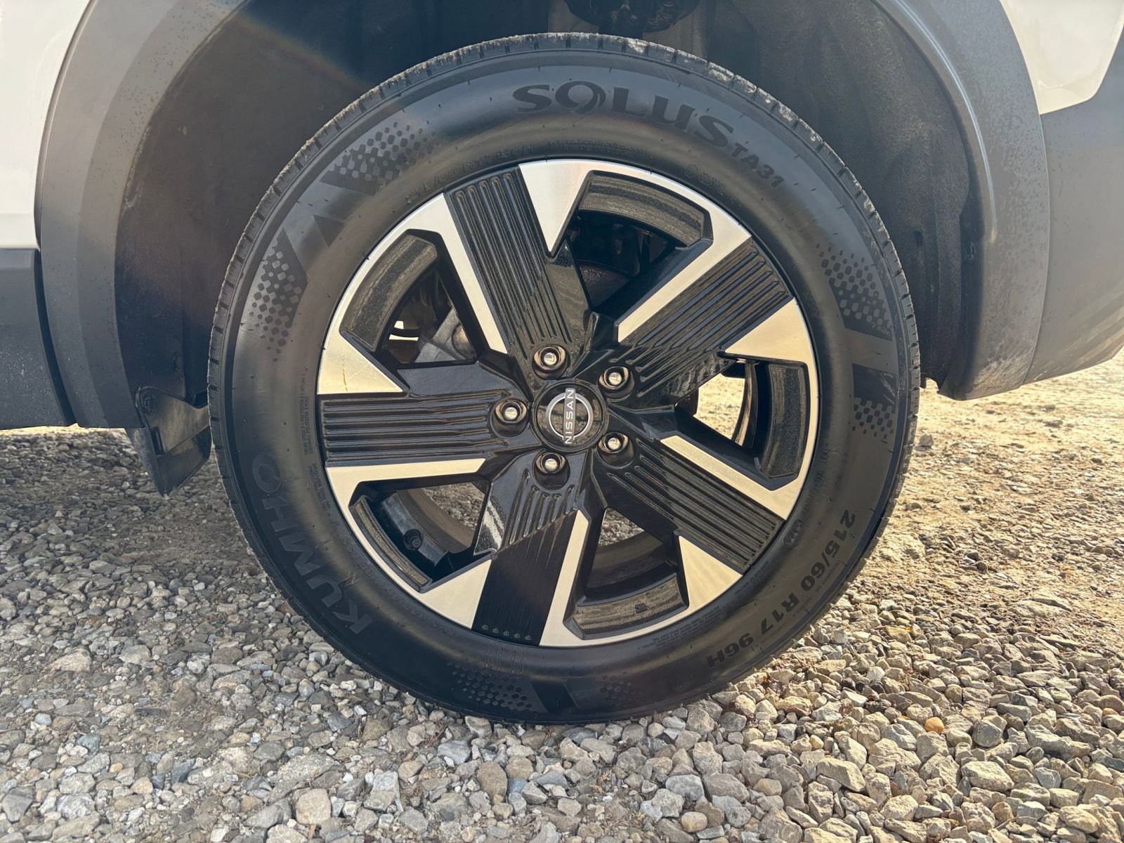 Used 2025 Nissan Kicks SV AWD/4WD image 29