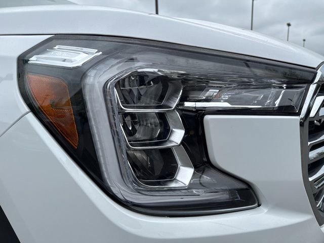 Used 2024 GMC Terrain SLT AWD/4WD image 9