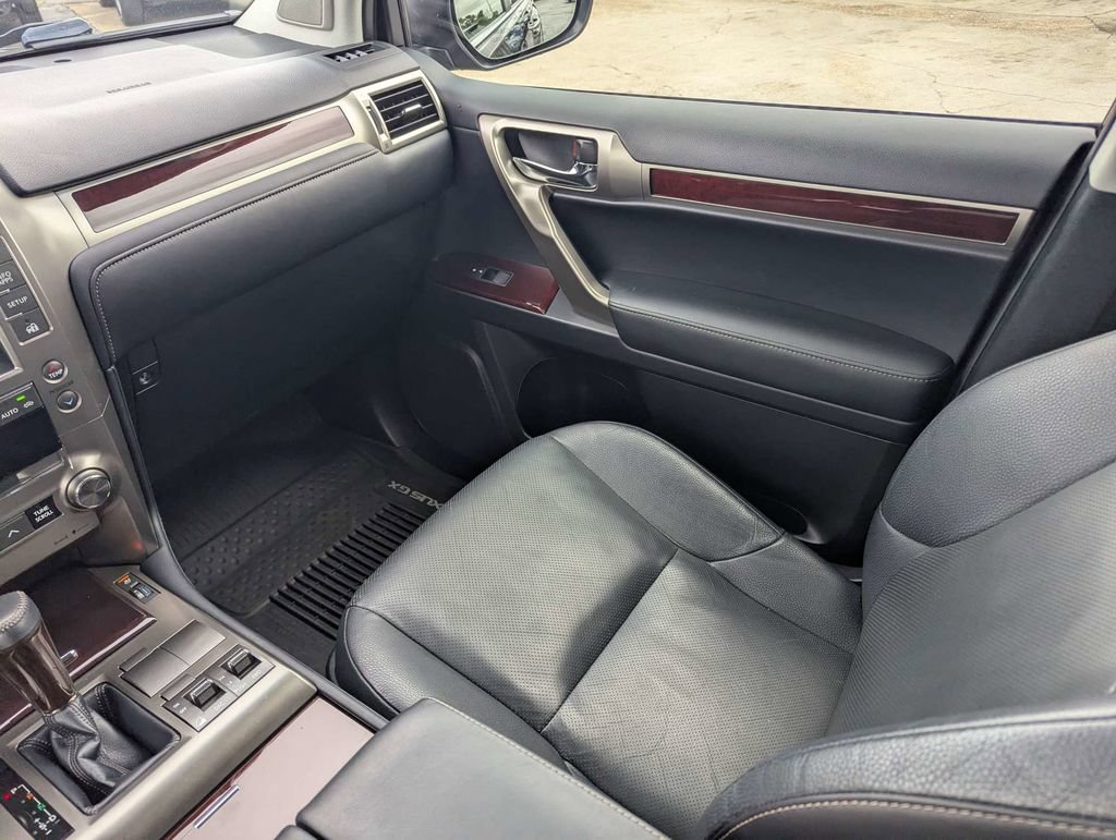 Used 2018 Lexus GX 460 Premium w/ Premium Package AWD/4WD image 17
