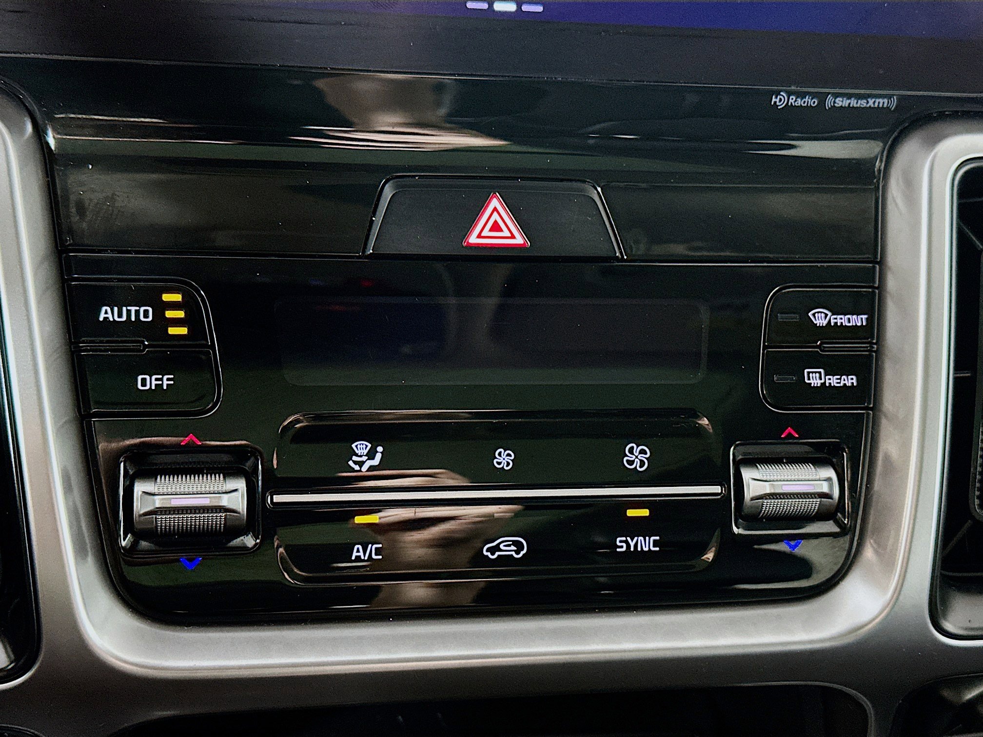 Used 2023 Kia Sorento S w/ Panoramic Sunroof Package image 16