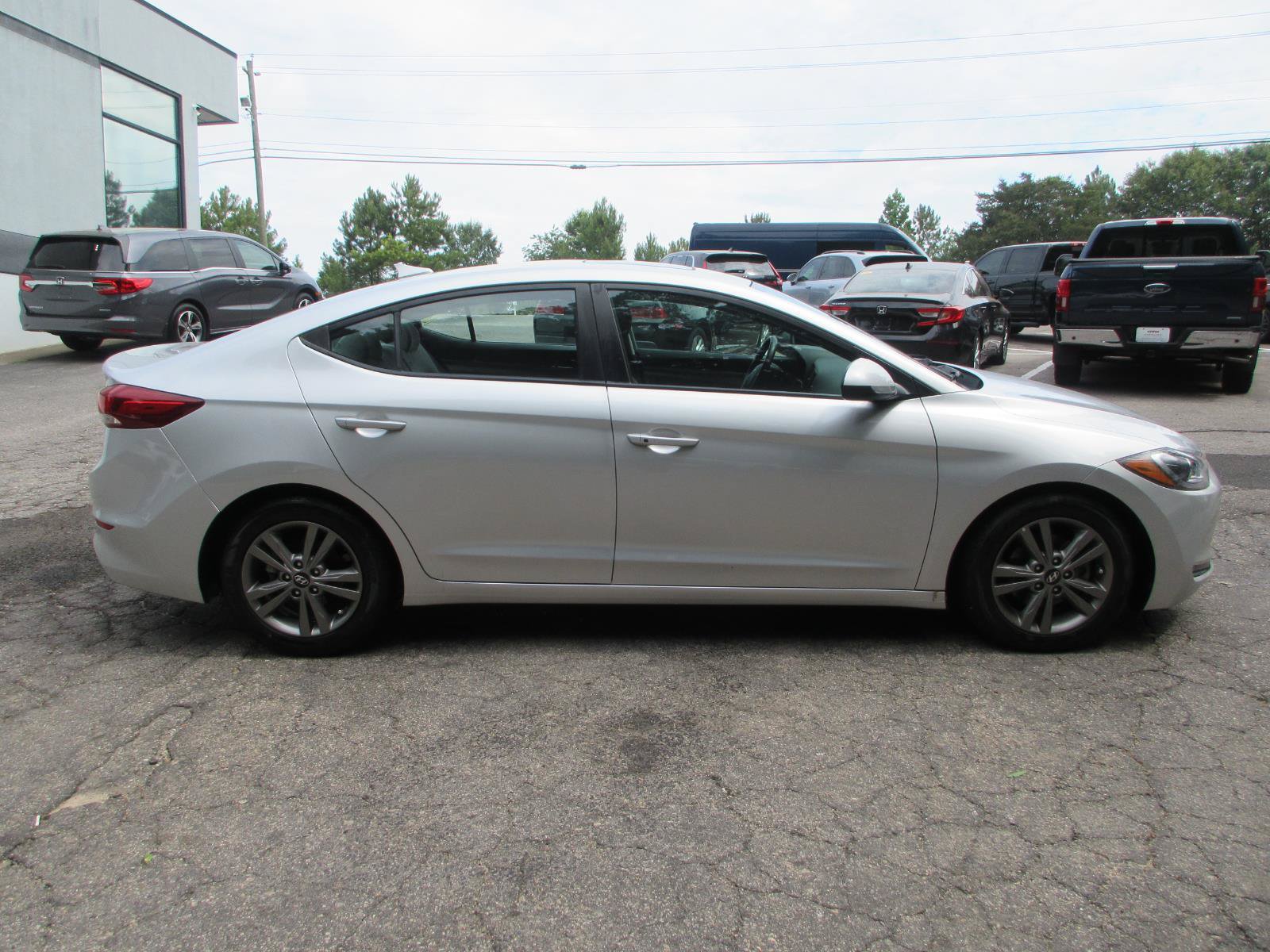 Used 2018 Hyundai Elantra Value Edition w/ Cargo Package FWD image 4