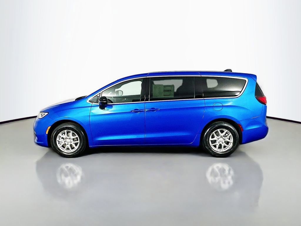 New 2026 Chrysler Pacifica Select image 4