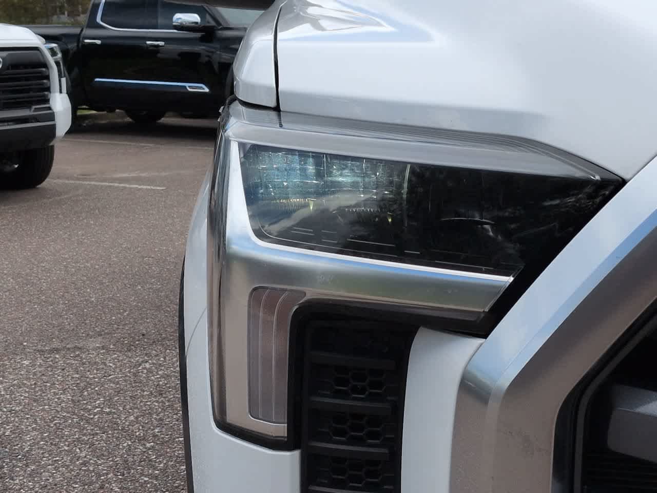 Used 2024 Toyota Tundra Limited AWD/4WD image 10
