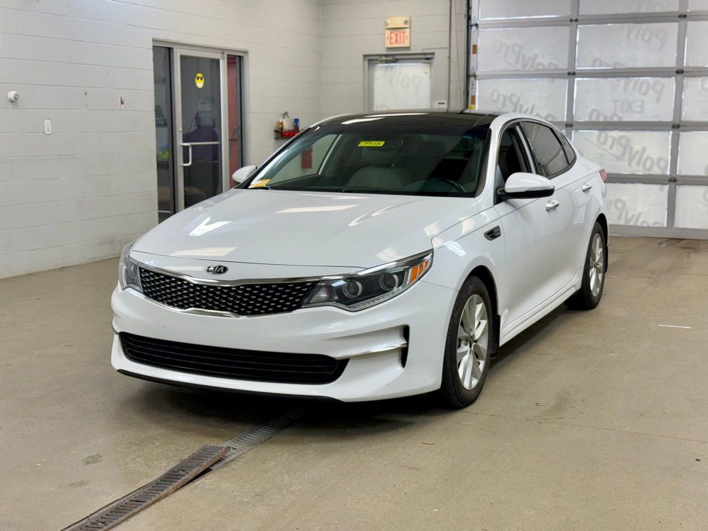 Used 2017 Kia Optima EX w/ Premium Package image 3