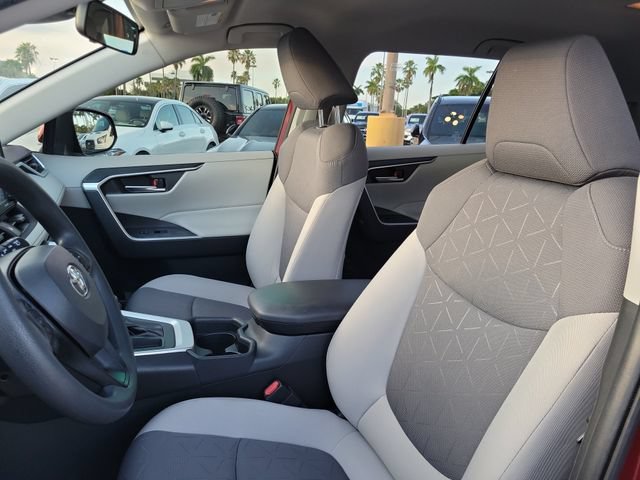 Used 2020 Toyota RAV4 XLE FWD image 22