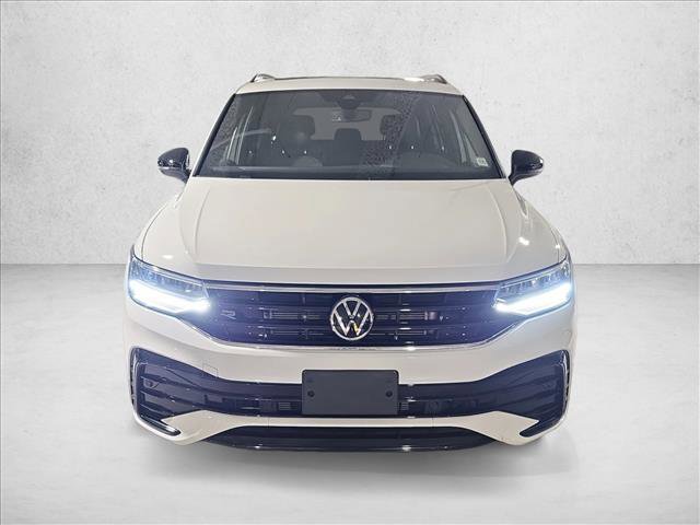 Used 2022 Volkswagen Tiguan SE R-Line image 2