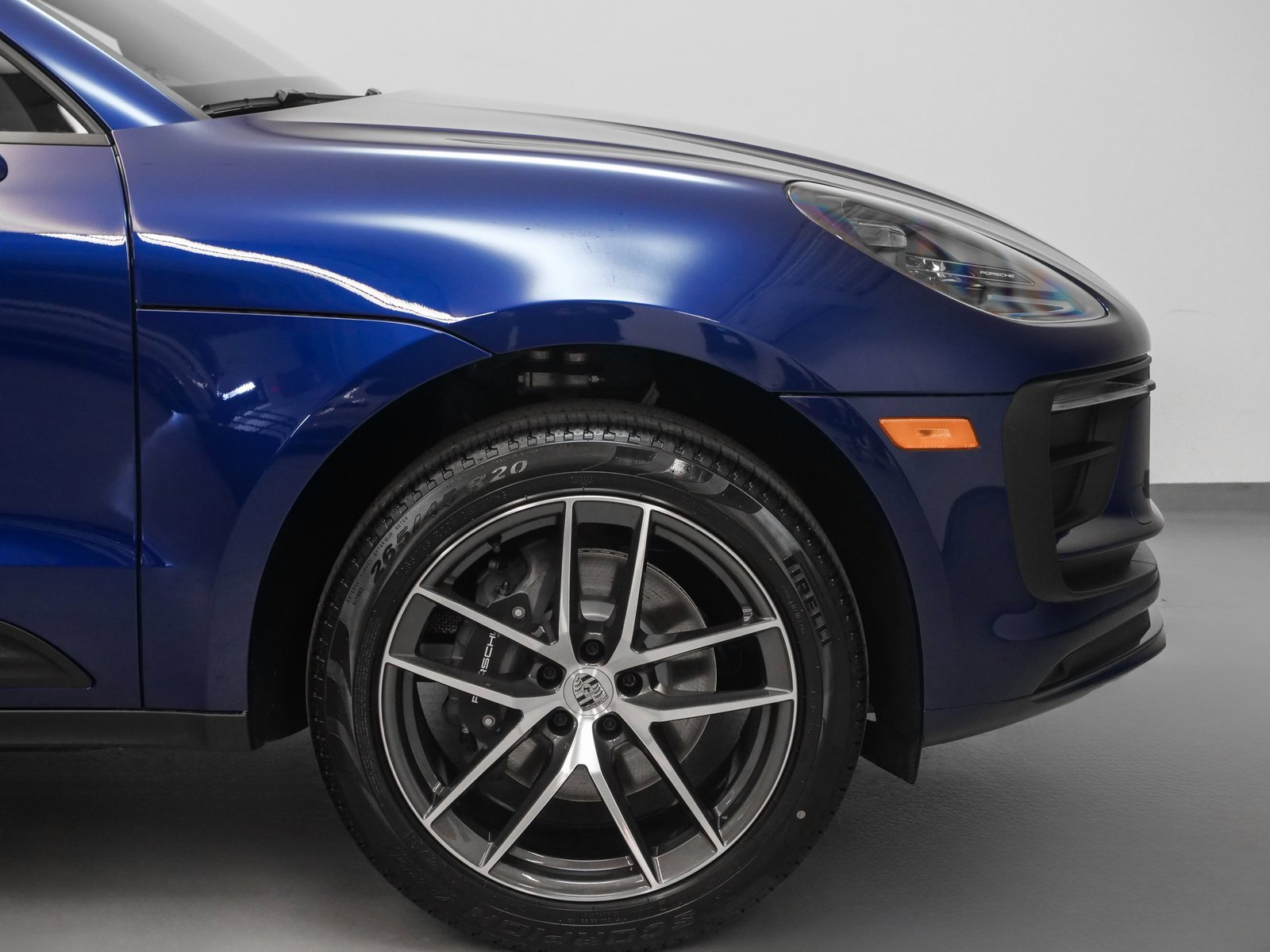 Certified 2025 Porsche Macan image 14