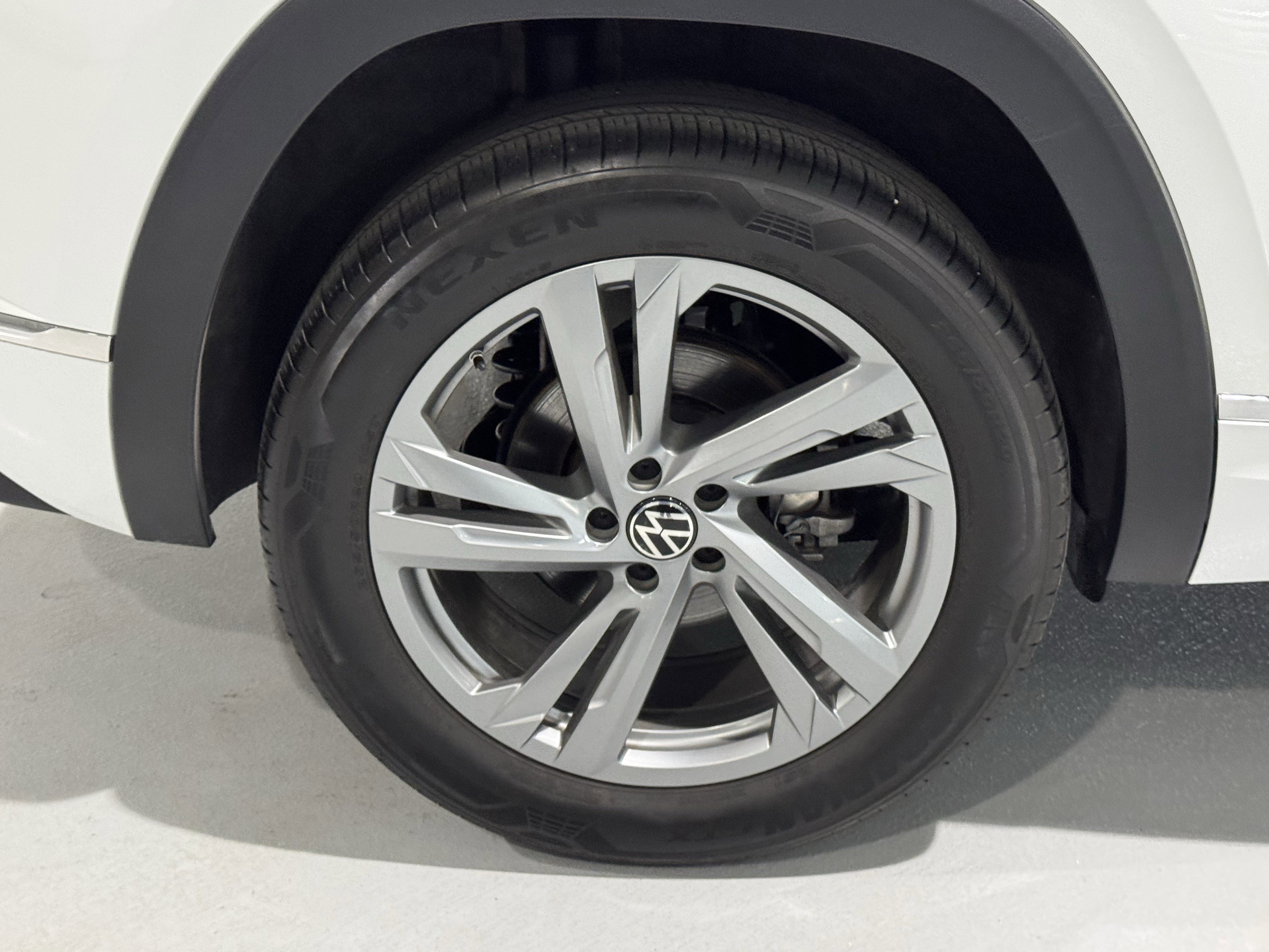 Used 2024 Volkswagen Atlas Cross Sport SEL R-Line image 41