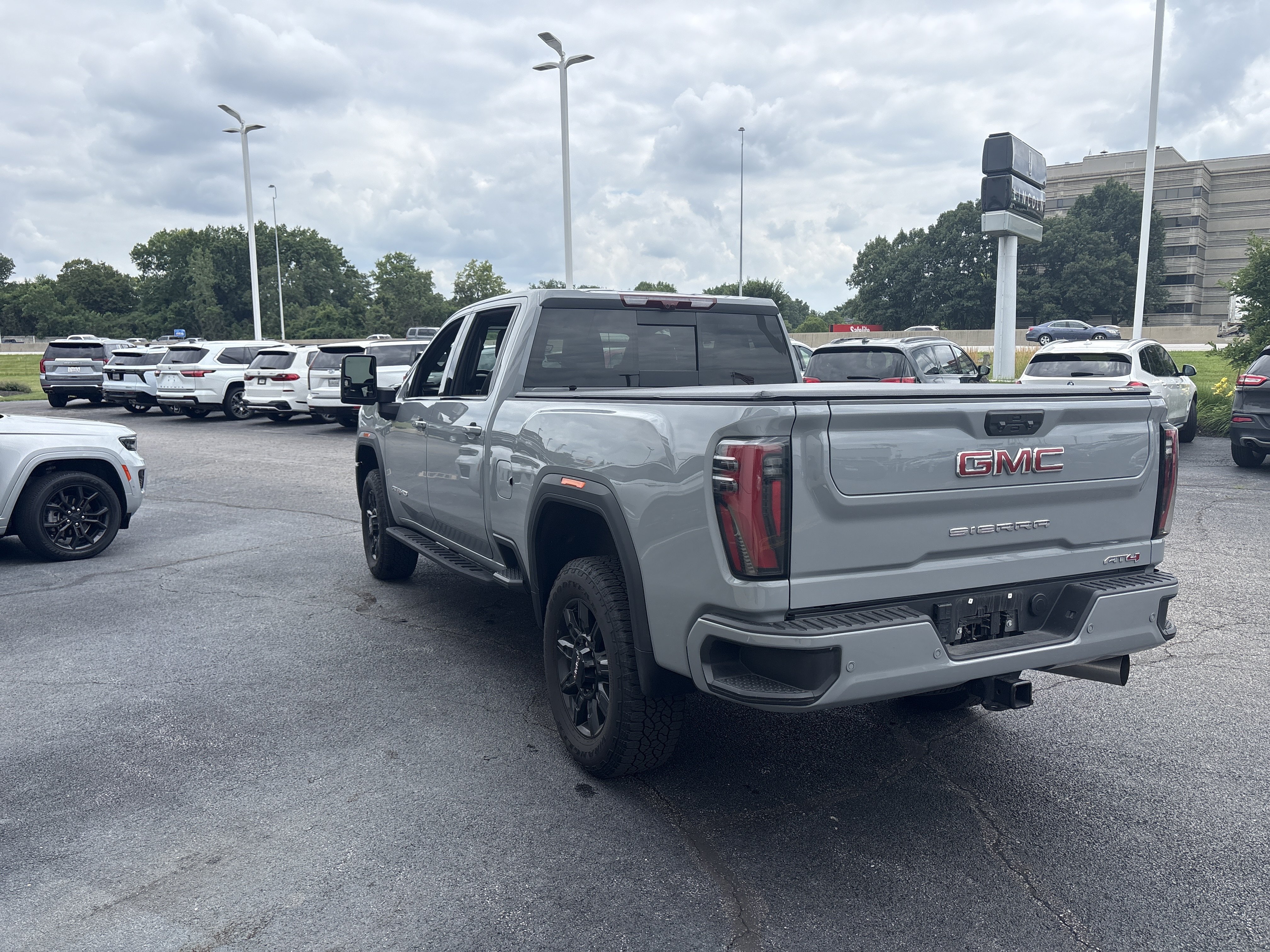 Used 2025 GMC Sierra 2500 AT4 w/ AT4 Premium Plus Package AWD/4WD image 3