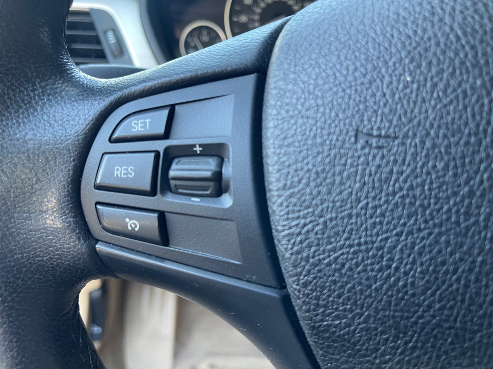 Used 2016 BMW 320i Sedan RWD image 19
