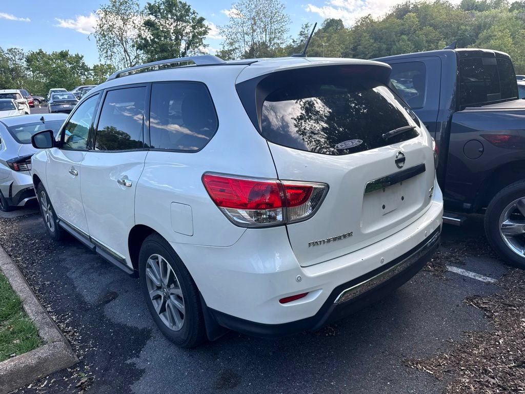 Used 2016 Nissan Pathfinder SL AWD/4WD image 2